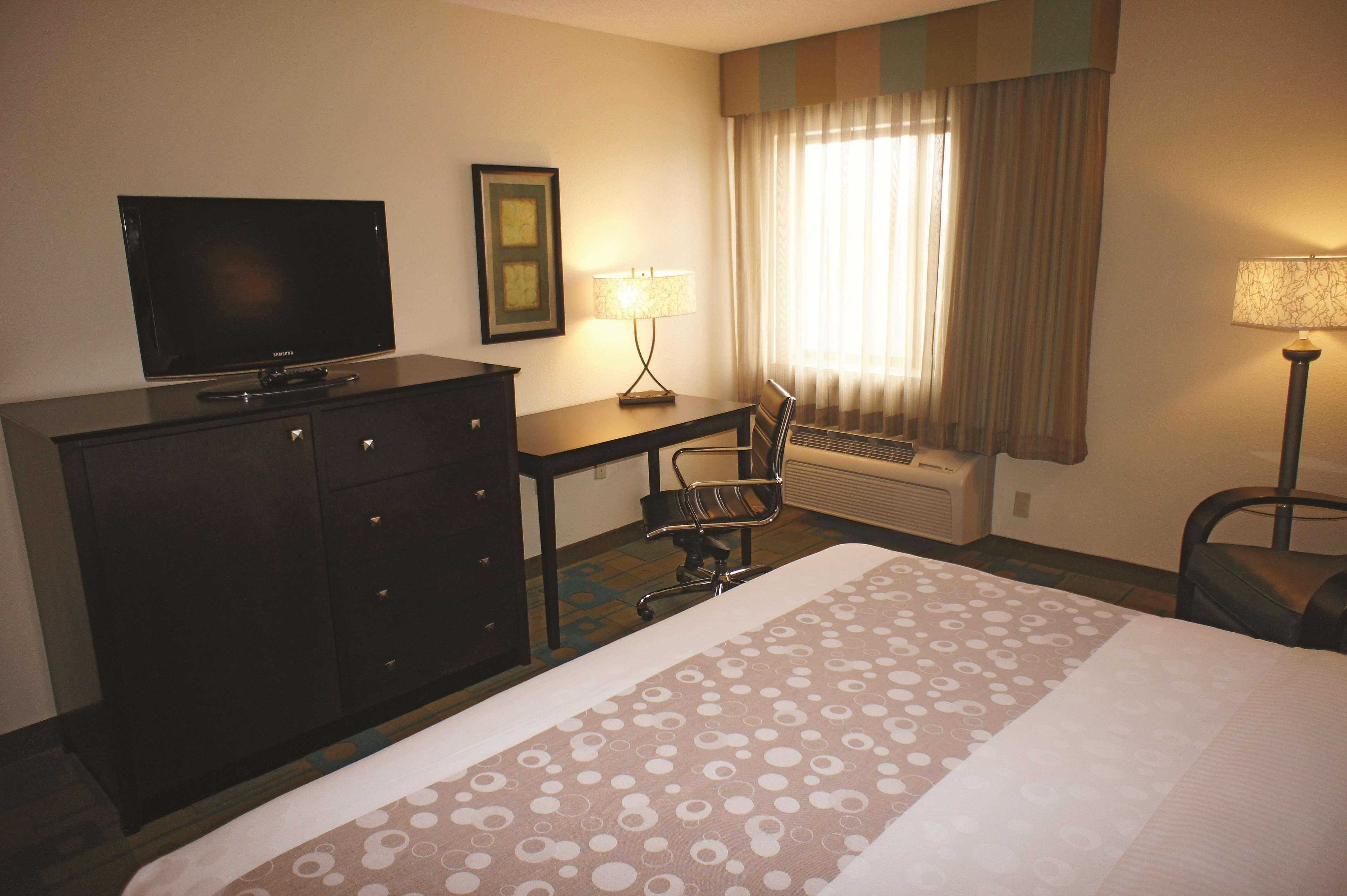 La Quinta By Wyndham Plattsburgh Hotel Exterior foto