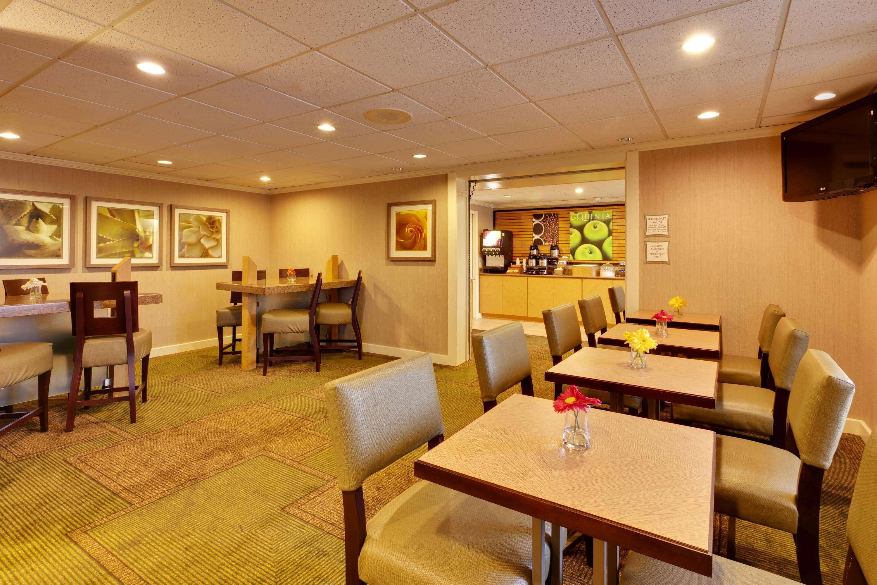 La Quinta By Wyndham Plattsburgh Hotel Exterior foto