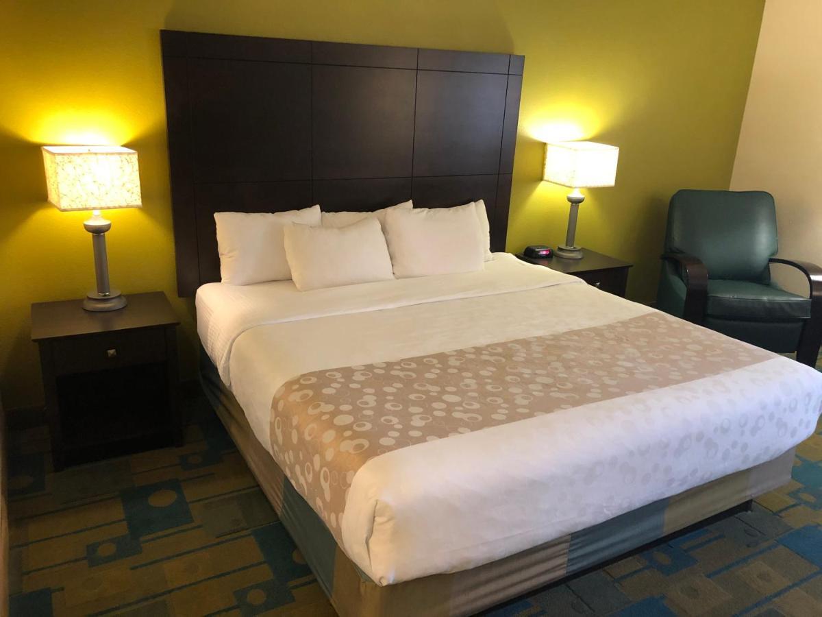 La Quinta By Wyndham Plattsburgh Hotel Exterior foto
